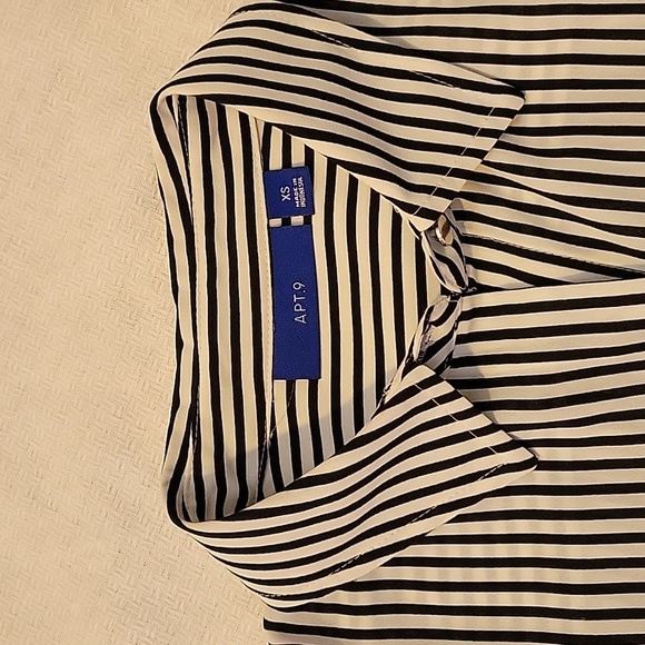 Apt. 9 Black White Striped Button-down Blouse XS Mint Condition - Picture 3 of 7